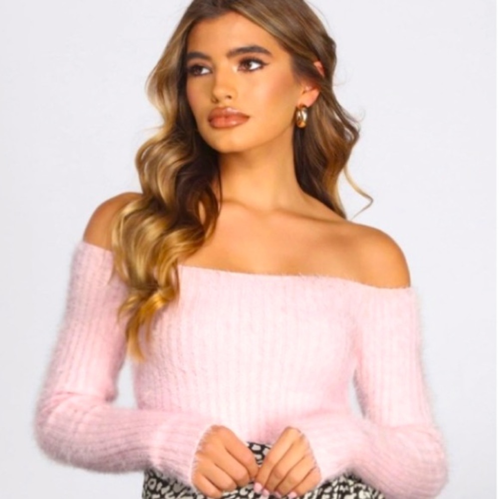 🚫SOLD🚫NWOT Windsor off the shoulder eyelash/ fuzzy knit cropped sweater sz M - Picture 1 of 10